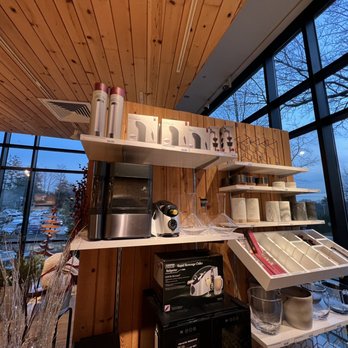 Crate & Barrel - Furniture Stores Near Me - Manhasset, New York