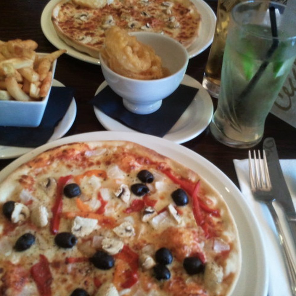 Cecchinis - pizza at cecchini's - Italian Near Me - Prestwick, SAY