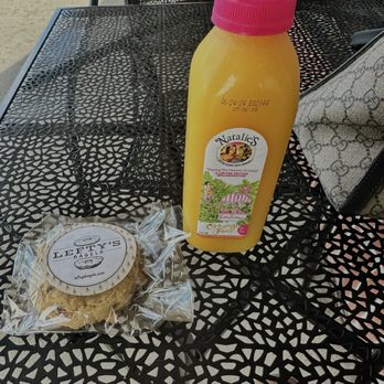 Lefty's Bagels - Orange Juice and a chocolate chip cookie - Bagels Near Me - Chesterfield, Missouri