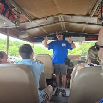 Chattanooga Ducks - Captain Rob giving us a great Chattanooga history lesson - Boat Tours Near Me - Chattanooga, Tennessee Chattanooga Ducks - Captain Rob giving us a great Chattanooga history lesson - Boat Tours Near Me - Chattanooga, Tennessee