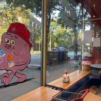 Moonmilk - Interior/ seating area - Ice Cream & Frozen Yogurt Near Me - Toronto, Ontario