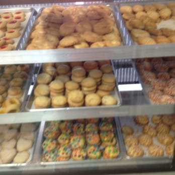 Estrella Bakery - Pastries - Bakeries Near Me - Schaumburg, Illinois