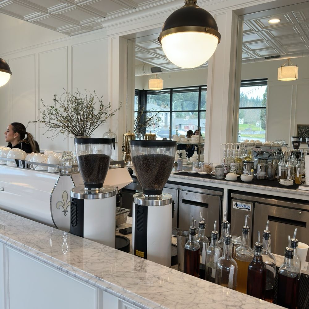 Cafe Le Fleurs - Coffee & Tea Near Me - Happy Valley, Oregon