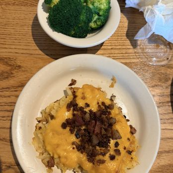 Cracker Barrel Old Country Store - Loaded Hashbrown Casserole and broccoli - Southern Near Me - Jacksonville, Florida