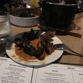 Earls Kitchen + Bar - Cocktail Bars Near Me - Plano, Texas