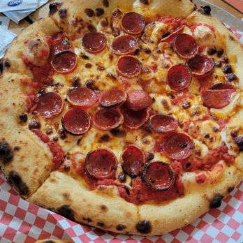 Ten Mile Brewing - Pepperoni pizza - Breweries Near Me - Signal Hill, California