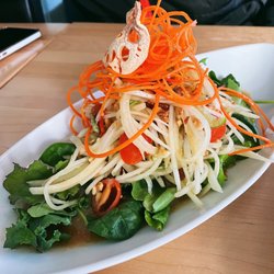 Mae Sunee Thai Cuisine - Papaya salad
