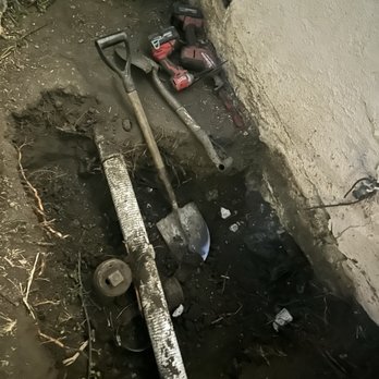 Emergency Antz Plumbing - Digging up the clean out. - Plumbing Near Me - Santa Monica, California