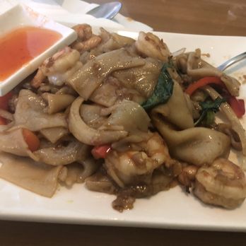 Elephant Thai Restaurant - 29. Lunch Drunken Noodles - Thai Near Me - Henrico, Virginia Elephant Thai Restaurant - 29. Lunch Drunken Noodles - Thai Near Me - Henrico, Virginia