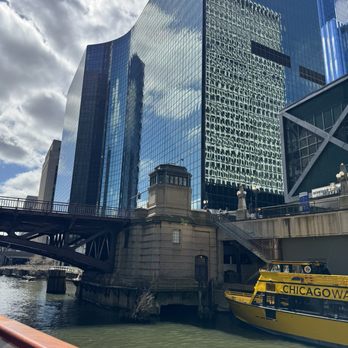 Shoreline Sightseeing - Architectural Tours Near Me - Chicago, Illinois