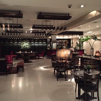 Holiday Inn - Swanky, posh and neat bar area - Hotels Near Me - Buenos Aires, C