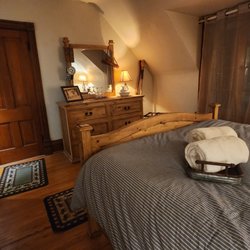 Downen House Bed & Breakfast - Colorado Suite Bedroom