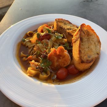 Entourage - Seafood pasta - American Near Me - Downers Grove, Illinois