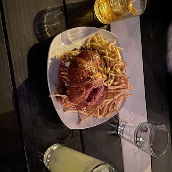 Huddy’s - Smoky bourbon, Spicy Pulled Pork Sandwich, Beach break - Gastropubs Near Me - Redondo Beach, California Huddy’s - Smoky bourbon, Spicy Pulled Pork Sandwich, Beach break - Gastropubs Near Me - Redondo Beach, California