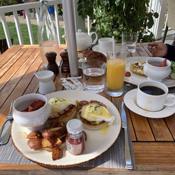Sea Glass - Breakfast brunch - eggs Benedict with a side lobster - New American Near Me - Cape Elizabeth, Maine Sea Glass - Breakfast brunch - eggs Benedict with a side lobster - New American Near Me - Cape Elizabeth, Maine