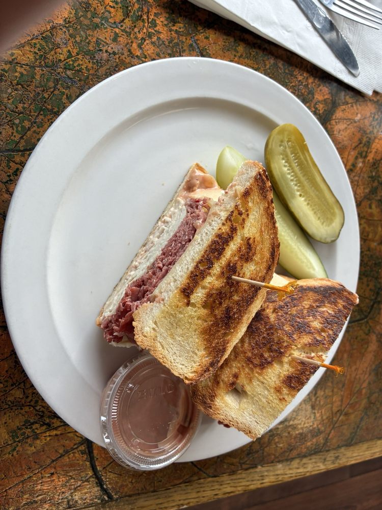 Tonys Deli Restaurant