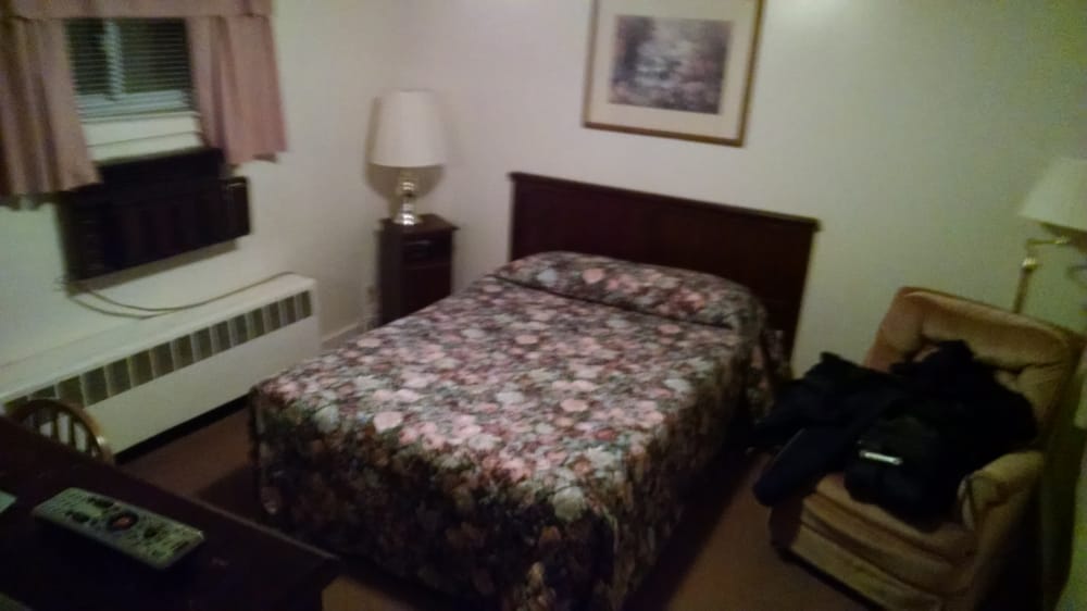 OXBOW RESORT MOTEL Updated September 2024 1741 Mohawk Trl, East