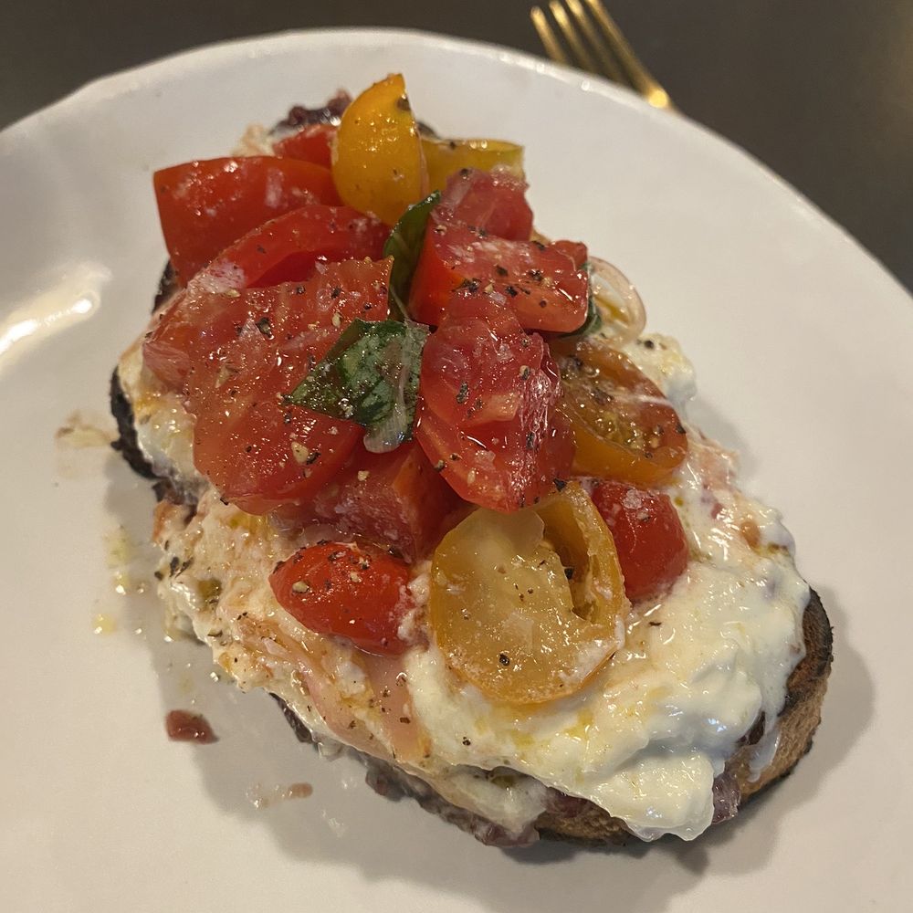 Iggys - Burrata - Italian Near Me - Nashville, Tennessee