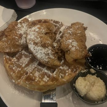 Goodwood Brewing - Chicken and waffles - Breweries Near Me - O'Fallon, Missouri