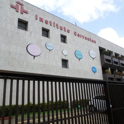 Instituto Cervantes - Frente do Instituto Cervantes da Agamenon Magalhães