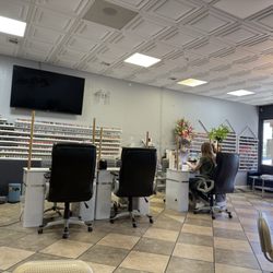 Lux Nails - Manicure chairs