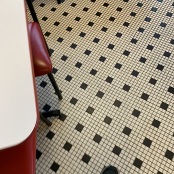 Steak ’n Shake -  a black and white checkered floor - Burgers Near Me - Woodhaven, Michigan