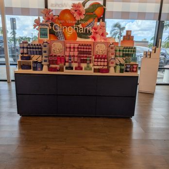 Bath & Body Works - Cosmetics & Beauty Supply Near Me - Escondido, California Bath & Body Works - Cosmetics & Beauty Supply Near Me - Escondido, California