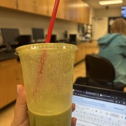 Aunty Lynne's - Matcha smoothie, add mango