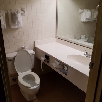 Econo Lodge Inn & Suites - Bathroom - Hotels Near Me - Joplin, Missouri Econo Lodge Inn & Suites - Bathroom - Hotels Near Me - Joplin, Missouri