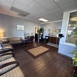 Twin Oaks Chiropractic And Acupuncture - Welcome into the Lobby