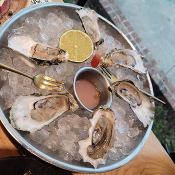 Otto’s High Dive - Oysters - Cocktail Bars Near Me - Orlando, Florida