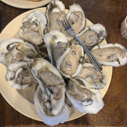 Captain Tom's Seafood & Oyster Bar - Dozen oysters