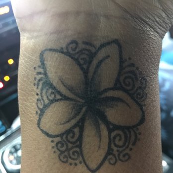 Honolulu Henna - Plumeria with a little bit extra by Carolyn - Henna Artists Near Me
