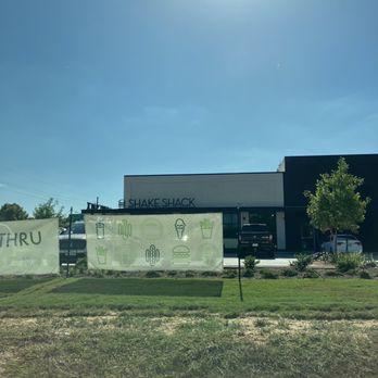 Shake Shack Katy Freeway - Outside - Burgers Near Me - Houston, Texas