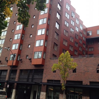 Silver Cloud Hotel - Seattle Stadium - Pretty brick building! But no silver clouds! Wait what?! - Hotels Near Me - Seattle, Washington