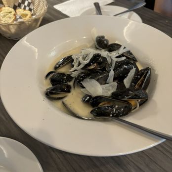 389 Cozy - Clam - Steakhouses Near Me - Toronto, Ontario
