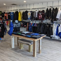 The Clinch Fight Shop - Lots of training apparel and fight clothing!