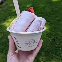 Truckin' Roll Ice Cream - Strawberry cheesecake special
