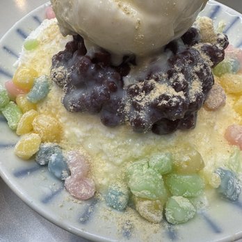 Jun’s Macaron Gelato - Shaved ice - Red bean traditional style ~ - Macarons Near Me - Flushing, New York