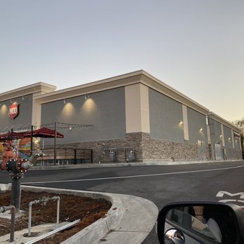 In-N-Out Burger - Long In N out Line behind Mod Pizza and Chipotle - Burgers Near Me - Eureka, California In-N-Out Burger - Long In N out Line behind Mod Pizza and Chipotle - Burgers Near Me - Eureka, California