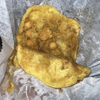 D’Real Taste - Doubles with Tamarind Sauce - Trinidadian Near Me - Chesapeake, Virginia