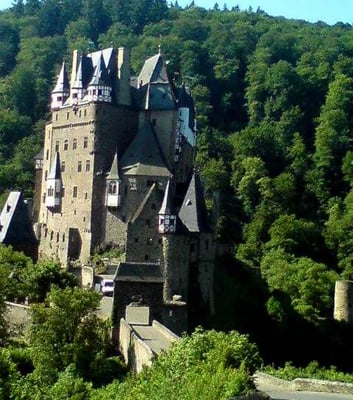 Eltz Castle by null