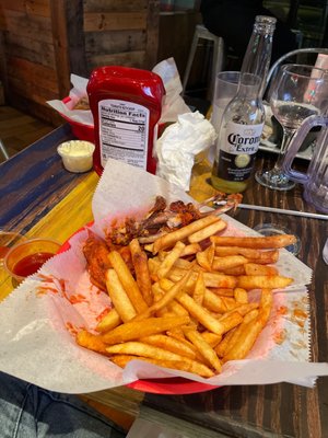 Madhouse Sports Bar & Grill by null