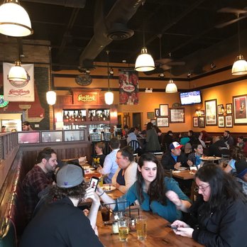 Giordano's - Dining area - Pizza Near Me - Gurnee, Illinois