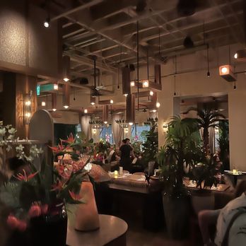 Earls Kitchen + Bar - Inside - Cocktail Bars Near Me - Honolulu, Hawaii Earls Kitchen + Bar - Inside - Cocktail Bars Near Me - Honolulu, Hawaii