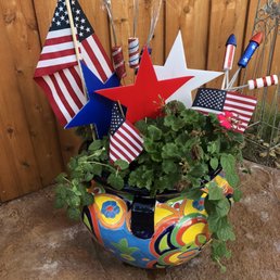 Traci pottery with foliages