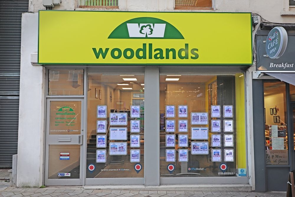 WOODLANDS ESTATE AGENTS Updated June 2024 49 Station Road, Redhill