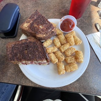 Flight Deck Restaurant & Lounge - Reuben and tots - Pubs Near Me - Salem, Oregon