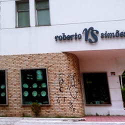 Roberto Simões - Frente da loja.