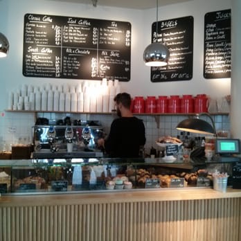 Jat' Café - Counter where you can order delicious coffee drinks, juices and milkshakes as well as baked goods and bagels - Cafes Near Me - Brussels, BRU
